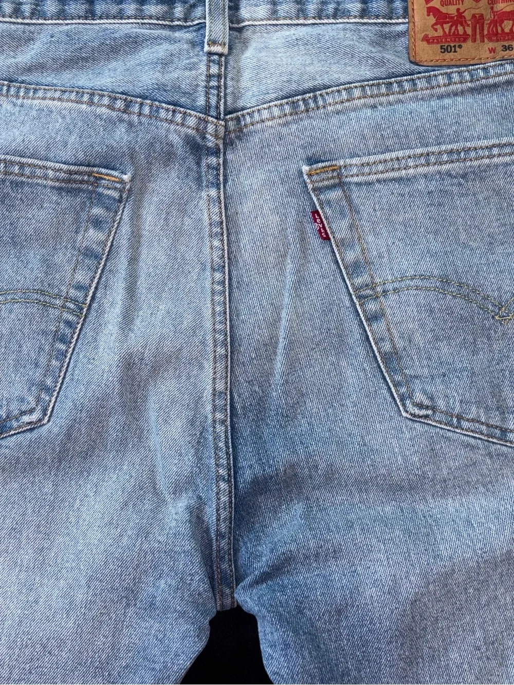 Levi's 501 Light Blue | 5 Button Fly | Relaxed Fit Men’s Jeans